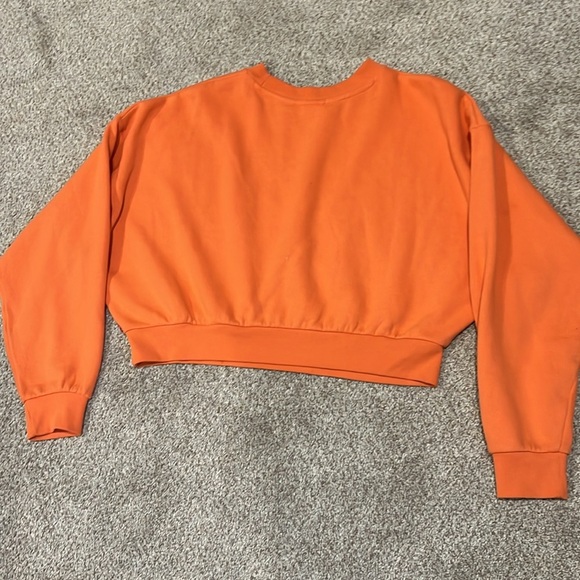 Women’s medium cropped Levi’s sweatshirt - Picture 3 of 3